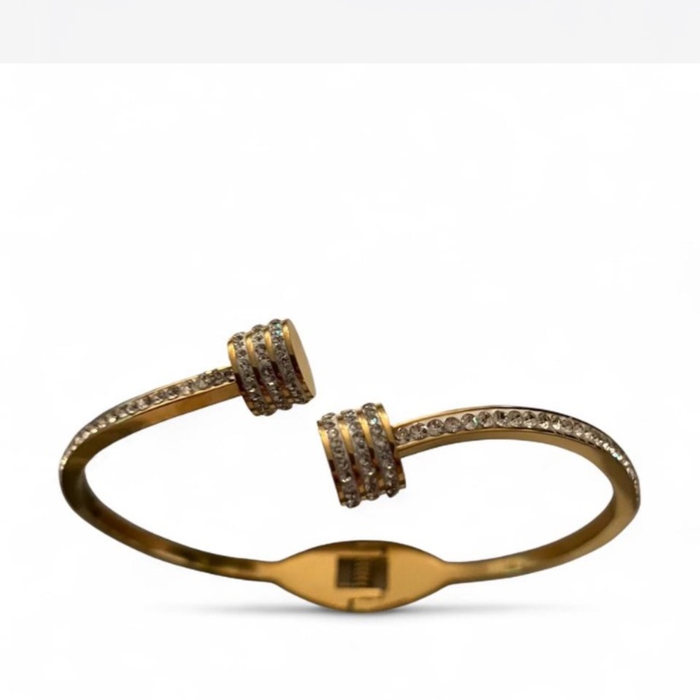 Quite luxury,Elegant Gold and diamond accents Women's Bracelet